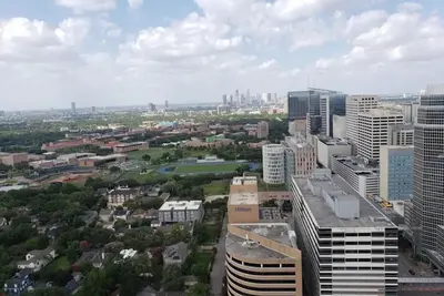 Image de Above the Clouds in H-Town\nTx Medical Center & Downtown