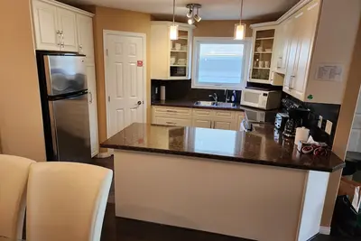 Image de Beautiful updated home centrally located, close to General Hospital