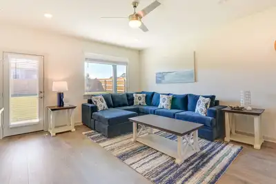 Image de 10 Mi to Dtwn: Bright Austin Gem w/ Pool Access