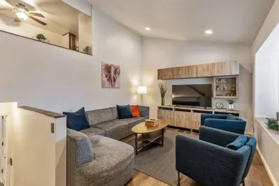 Image de Sandy Ski Cottage | Central | Free Massage* | Patio