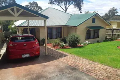 Image de Cute cottage in the suburbs