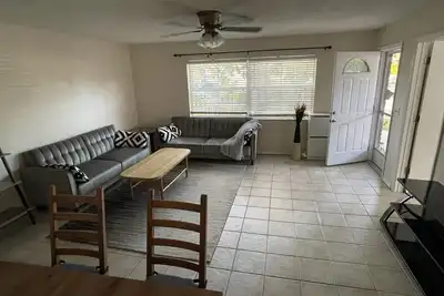 Image de Charming 3-Bedroom with car garage and backyard. New furniture and mattresses