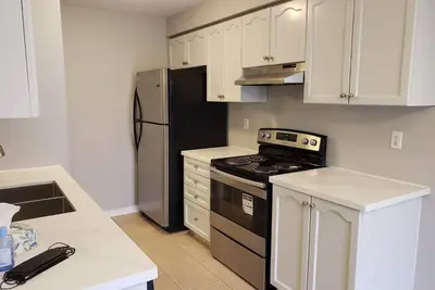 Image de Cozy 3-Bedroom House, Walking Distance Near Ridgeway/Eglinton Plaza's Dining Hub