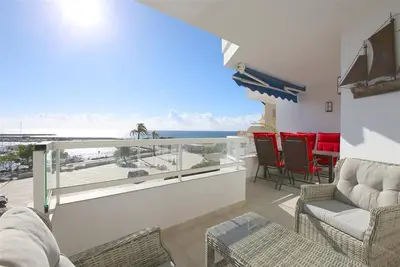 Image de Appartement spacieux avec de belles vues, Proche du port de plaisance et des restaurants