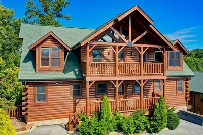 Image de Mountain Majesty by AvantStay | Hot Tubs, Game Room - Sleeps 26