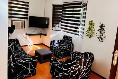 Image de Palm House! 1min from the beach! 5min to White Beach! w/Ac