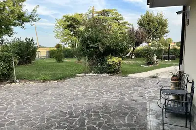 Image de House with 5 beds with a small studio apartment attached with another 2 beds