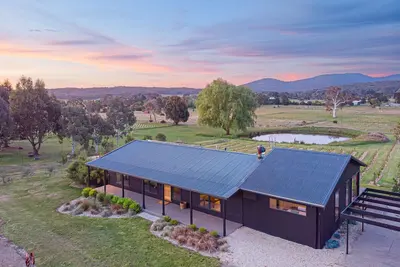 Image de Cobaw Views – a Mount Towrong Vineyard retreat