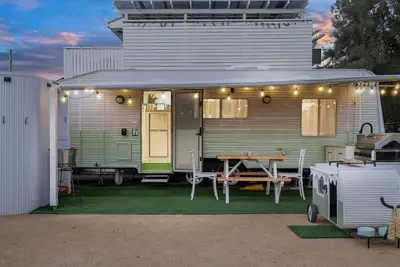 \"Beachcomber Bliss\" – Retro Copa Camper