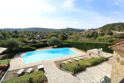 Image de Maison en pierre & sa maison d'amis avec piscine privée dans village médiévale