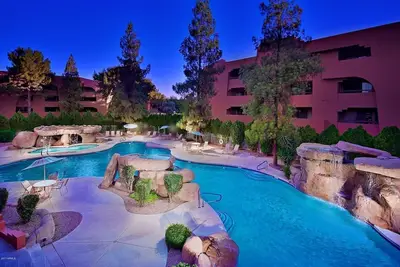Image de Golf villa, views, walk to restaurants, shopping