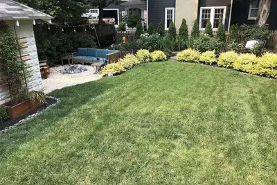 Image de Marvelous Home with Backyard Living Room in Murray Hill