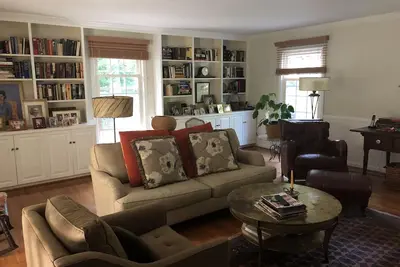 Image de Stately Brick Ranch On Corner Lot with Private Backyard for Entertaining