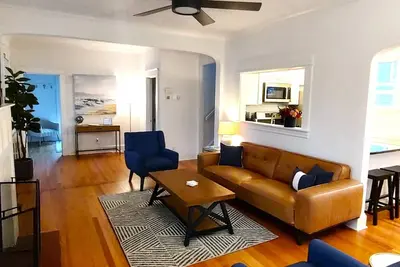 Image de Eastport Oasis 4 Br 2 Ba fully renovated home on quiet street with parking and gorgeous outdoor space