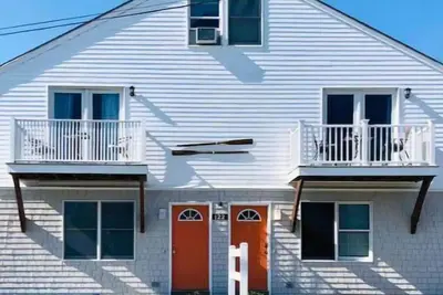 Image de Classic Newport Beach Cottage with Ocean Views!