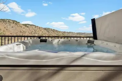 Image de Tranquil Rocky Mtn Retreat | Hot Tub | Evergreen