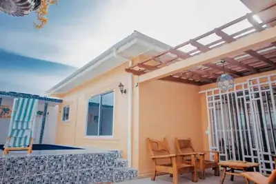 Image de Heavenly ApHEARTment with backyard swimming pool