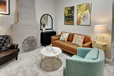 Image de Barnard Row 1404 | Victorian District Home, Near Forsyth Park