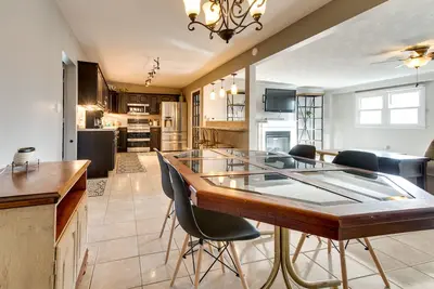 Image de Updated Robinson Vacation Rental w/ Fireplace!