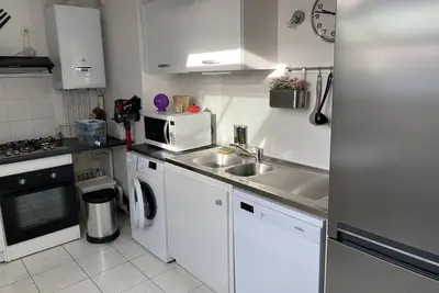 Image de A 10 minutes de la gare la plus proche. Bel appartement pour les Jo.