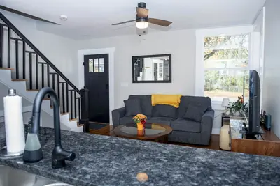 Image de Comfortable, Cozy and Convenient Retreat in the Heart of Downtown Morganton!