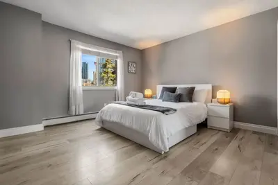 Image de Downtown » Mins to 17 Ave » Free Parking » Netflix