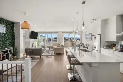 Image de Sage Hill Home » King Bed » Fireplace