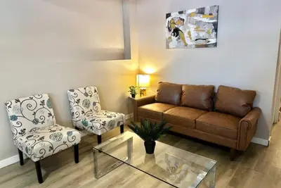 Image de Riverside Bliss: 3-Bed Basement Suite