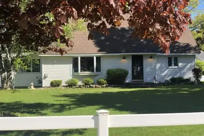 Image de Lake Shore Lookout Upper Peninsula Home