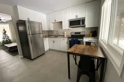 Image de Yale's Cozy Corner 2br Apt W/Patio and Backyard\n\n