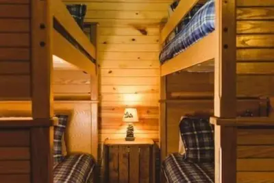 Image de The Mohican Cabin @ The Mohican Treehouse Resort