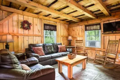 Image de The Kokosing Cabin @ The Mohicans Treehouse Resort