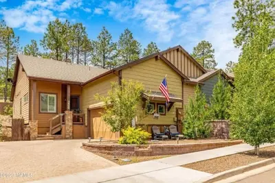 Image de Luxurious & Cozy Mountain Home - Family Friendly - Centrally Located - Sleeps 7