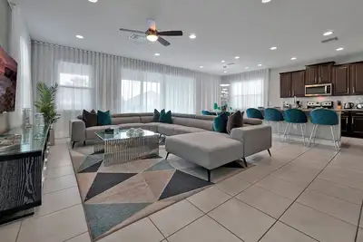 Image de Newly Renovated! / Edge of Paradise Villa /5br/2 En-Suite /Pool & Spa /Movie/Game