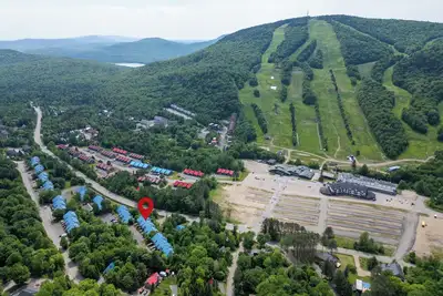 Image de Superbe condo face aux pentes de ski Stoneham! ! !