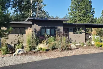 Image de Lucky Star Cabin, A Mountain Modern Winthrop home on the Methow Trails system!