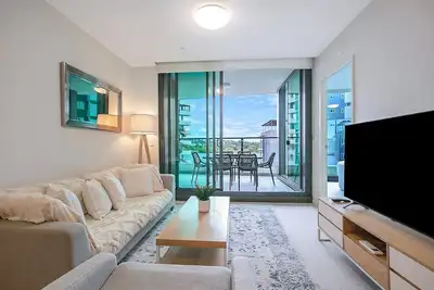 Image de Riverfront Flow Poolside and Portside in Hamilton