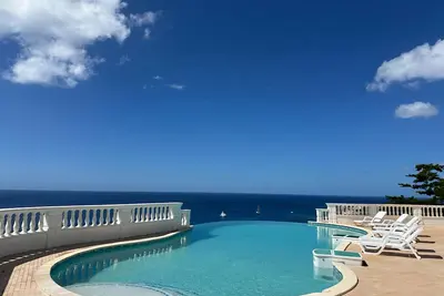 Image de Centrally located apartment in a quiet community with exceptional views!