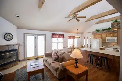 Image de Crown Resorts Lake Tansi West 2 Bedroom, 2 Bathroom Condo w/ 1 King, 2 Full Beds