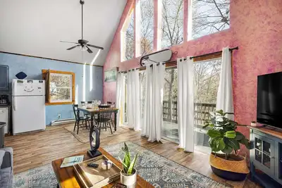 Image de Quiet Loft Chalet near Bryce w/Hot Tub & Fire Pit