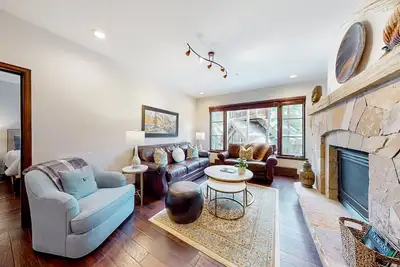 Image de Ski in/out mountain getaway with pool, hot tub, & balcony - steps to the slopes