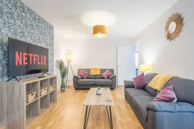 Image de Chic, spacious Cambridge apt!