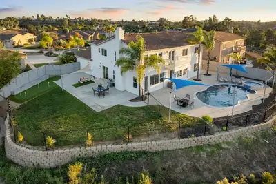 Resort-style Home with stunning views, pool, hot tub, putting green
