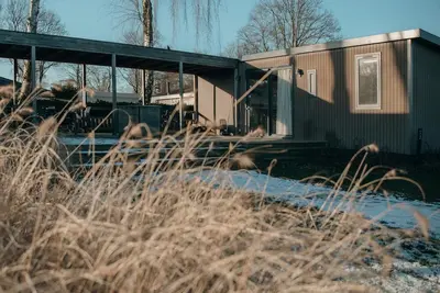 Image de Enjoy a cozy group getaway in the Family Lodges on the Veluwe. Perfect for 12 guests, centrally located with plenty of outdoor activities nearby!