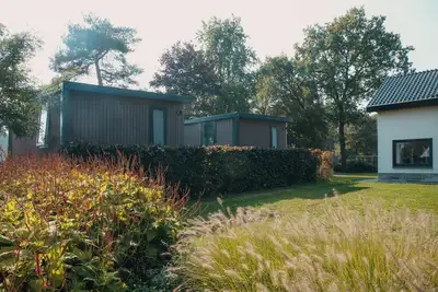 Image de Luxury group villa for 28 people in the Veluwe, with 11 bedrooms, 2 hotel lodges, large garden, and child-friendly amenities for the perfect group getaway.