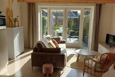 Modern and tastefully furnished holiday home for 4 people, free WiFi, ideal base for many trips in the area