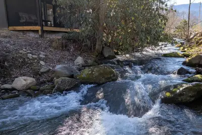 Image de Joyful Cottage, Pickleball Court, Creek, Wifi, Mountain Views, Starting at $69\"