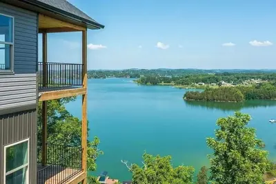 Image de Lakeview 2 Bedroom Loft Cabin Rental- Views of the Great Smoky Mountains