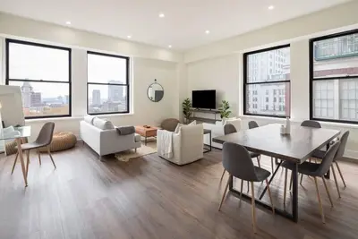 Image de Sosuite | Corner 3br Apt w Park View, W/D, Gym