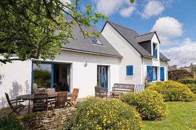 Image de Maison de vacances 'Maison Aux Volets Bleus - Vue Mer' avec terrasse privée et jardin privé
